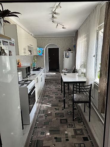 Продаю пол дома в районе Азия Молл. 1 линия, по улице Шота Руставели — 3