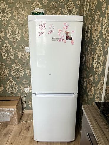 Техника для кухни: Холодильник Hotpoint Ariston, Двухкамерный — 1