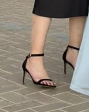 Босоножки, сандалии, шлепанцы: Босоножки, 39, & Other Stories, Б/у, цвет - Черный, Самовывоз, Платная доставка — 4