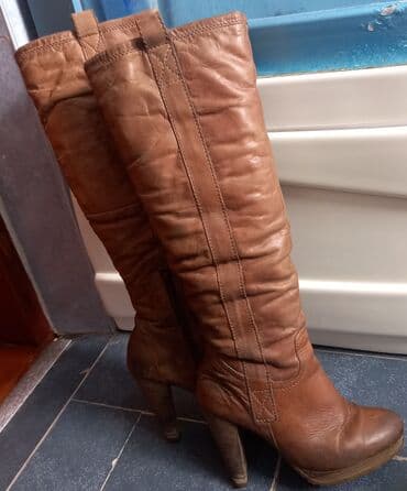 Кожанная сапоги размер 36, купила я в Германии, прошу 1500с а чёрная