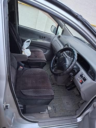 Nissan Liberty: 2000 г., 2 л, Автомат, Газ, Вэн/Минивэн — 5
