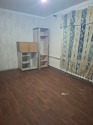 сдаю дом без хозайн: Сдаётся дом 2 комнаты до апреля. Есть холодильник, автомат плита. ул — 8