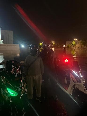 мото транспорт: Тип скутера 180 куб. см, Бензин — 1