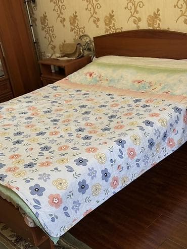 спальный мишок: Двуспальная кровать с прикроватными тумбами и шкафом-купе (на фото — 5