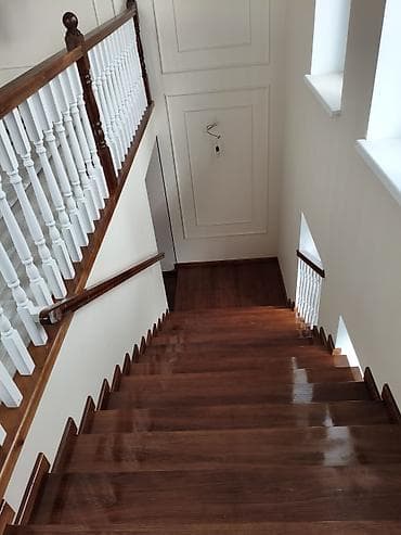 Үй жана бакча: Агач тепкичи Жеке менчик үй үчүн, Жыгачтын туру: Кара Жыгач, Тепкичтин формасы: Көп марштуу, Стиль: Классикалык — 5