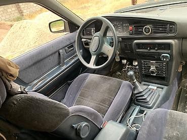 mazda 326: Mazda 626: 1990 г., 2 л, Механика, Бензин, Лифтбек — 4