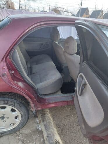 авто на варянт: Mazda 626: 1990 г., Механика, Бензин, Седан — 4