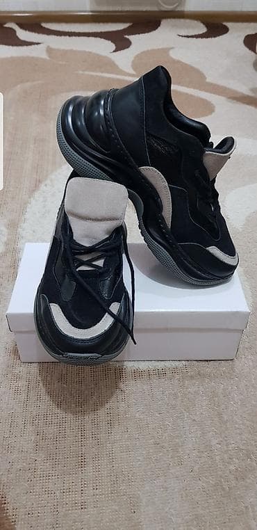 Спорттук бут кийим: === PART 1: TEXTUAL DESCRIPTION === Представляем коллекцию женской — 3