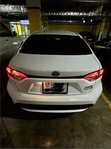 toyota corola: Toyota Corolla: 2022 г., 1.8 л, Вариатор, Гибрид, Седан — 2