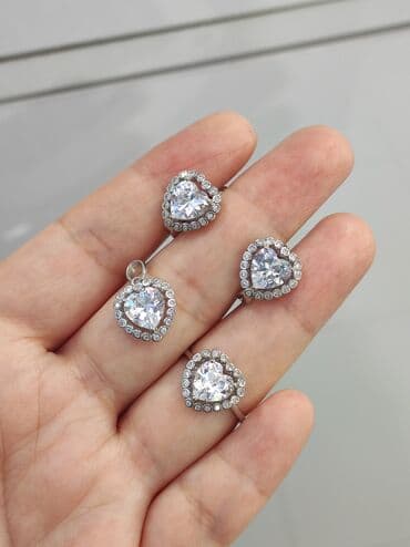 свадебное платье для высокой невесты: Серебряный Комплект в виде Сердечко Серебро 925 пробы Размеры — 2