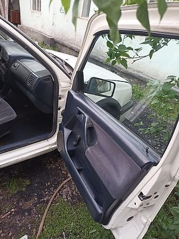 mini cuper: Volkswagen Golf: 1994 г., 1.8 л, Ручные, Бензин, Хэтчбэк — 10