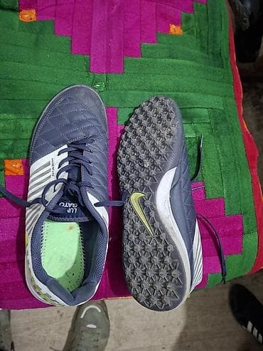 Футзальная/мини-футбольная обувь Nike Lunar Gato II - Модель: Nike at lalafo.kg Футзальная/мини-футбольная обувь Nike Lunar Gato II - Модель: Nike