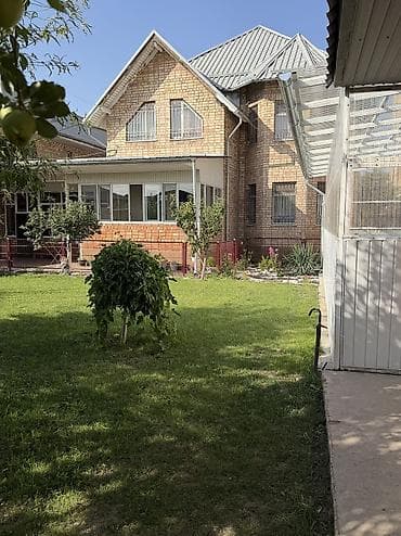 Усадьба в районе Джал, первая линия, ул. Садырбаева. Участок 16 соток