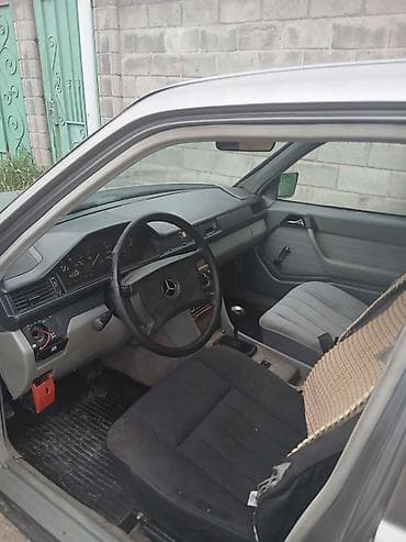 панель 124 мерс: Mercedes-Benz W124: 1988 г., 2.3 л, Механика, Седан — 6