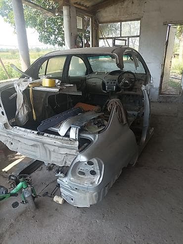 Toyota: Toyota Platz: 2001 г., 1.5 л, Автомат, Седан — 6