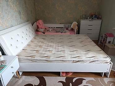 single bed: Продаю очень красивую белоснежную кровать двухспальнюю,размер — 3