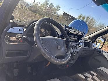кочкор авто: Mercedes‑Benz Sprinter (длинная база, высокий крыша), синий фургон. - — 4