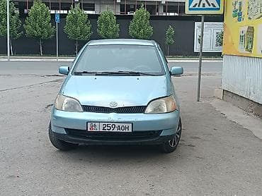 Toyota Echo: 2000 г., 1.5 л, Механика, Бензин, Седан