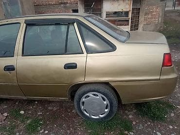 shadow line: Автомобиль седан, 4 двери, золотистый цвет кузова. Особенности и — 5