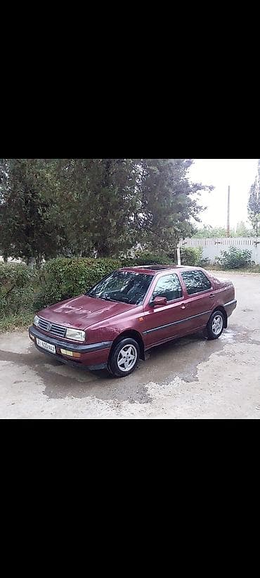 Volkswagen Vento: 1992 г., 1.8 л, Механика, Бензин, Седан