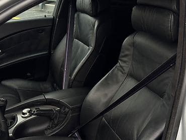 делаем справки: BMW 5 series: 2004 г., 3 л, Механика, Бензин, Седан — 3