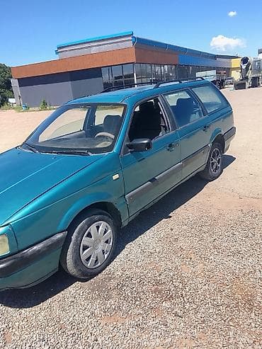 Volkswagen Passat Variant: 1990 г., 1.8 л, Механика, Бензин, Универсал