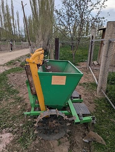 продам манипулятор: Картофелесажалка навесная, двухрядная. Описание: - Бункер — 4