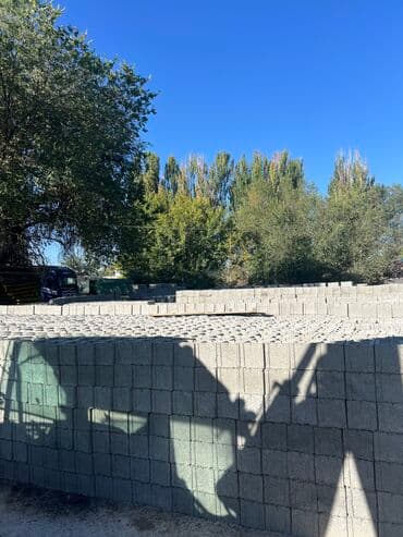 Пескоблок Гладкий, Заборный, 190x190x390, Самовывоз, Платная доставка, Бесплатная доставка at lalafo.kg Пескоблок Гладкий, Заборный, 190x190x390, Самовывоз, Платная доставка, Бесплатная доставка