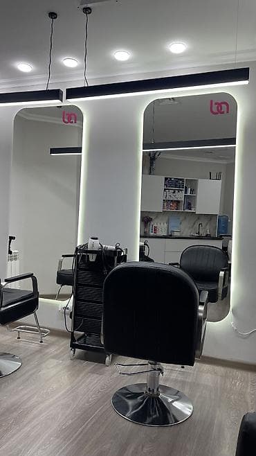 зеркала в салон красоты: Продаю большое зеркало с подсветкой. Высота 1,90 м, ширина 80 см — 1