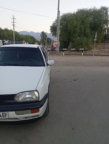 Унаа сатуу: Volkswagen Golf: 1993 г., 1.8 л, Кол менен иштөөчү, Бензин, Хетчбек — 1