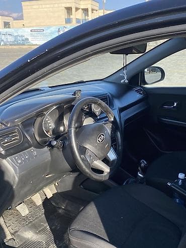 мото номер: Kia Rio: 2013 г., Механика, Седан — 4
