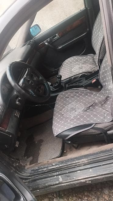 Audi: Audi 100: 1993 г., 2 л, Механика, Седан — 3