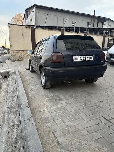 обмен квартиры: Volkswagen Golf: 1993 г., 1.8 л, Механика, Бензин, Хэтчбэк — 3