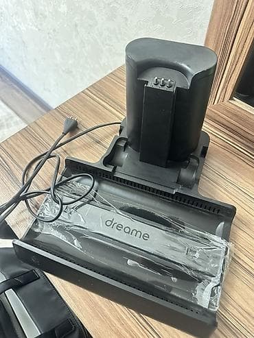 машинка для животных: Щетка-насадка и зарядная база для вертикального пылесоса Dreame. - — 1