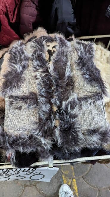 шуба желет: Жилетки детские, натуральный мех, кожа. Ручная работа. размеры от года — 7