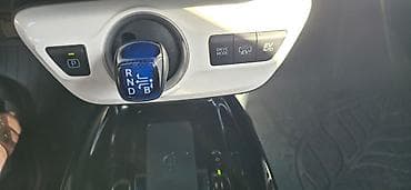 Toyota Prius: 2019 г., Автомат, Гибрид, Седан — 2