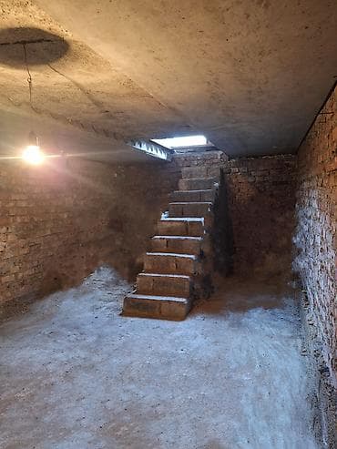 паркинг аламедин 1: Сдаю склад в аренду. Охрана 24/7. Есть электричество. Помещение — 4