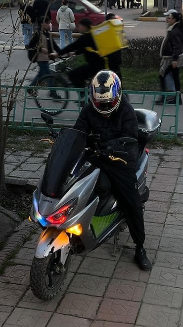 Скутерлер: Макси-скутер 150 куб. см, Бензин, Колдонулган — 1