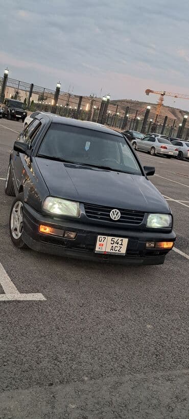 суточные гостиницы в таласе: Volkswagen Vento: 1992 г., 1.8 л, Механика, Бензин, Седан — 1