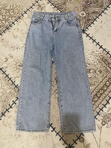 шерстяные брюки: Джинсы прямого кроя, классическая посадка на талии. Несколько — 2