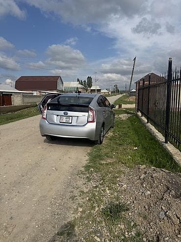 Toyota Prius: 2013 г., 1.8 л, Автомат, Гибрид, Хетчбек — 3