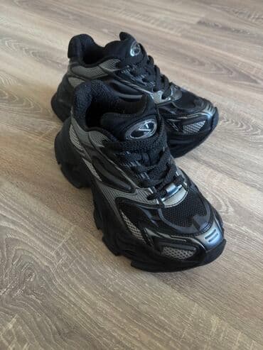 искры для обуви: Мужские кроссовки, 36.5, Б/у, цвет - Черный, Самовывоз — 1