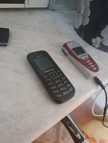 vintage t9: Набор из трёх мобильных телефонов: 1) Sony Ericsson Xperia (сенсорный — 4