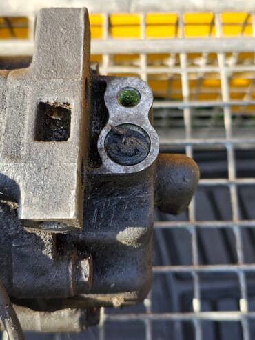 промышленные компрессор: Компрессор Mazda 1994 г., Б/у, Оригинал, Германия — 6