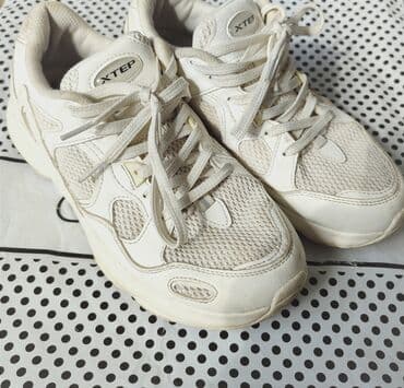 Кроссовки XTEP, белые - Классическая модель с шнуровкой - Верх