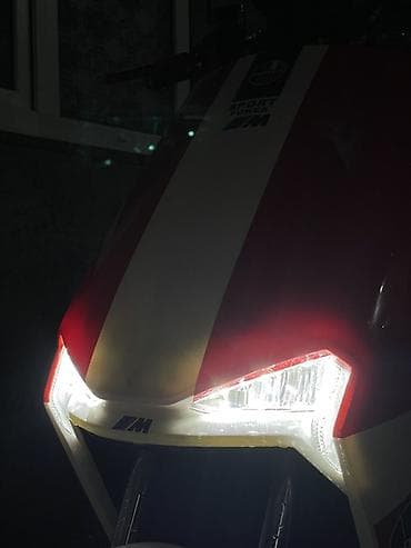 взрослый электрокар: Электроскутер (красно‑белый) в спортивном стиле - Электропривод — 2