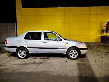 Volkswagen Vento: 1992 г., 1.8 л, Ручные, Бензин, Седан