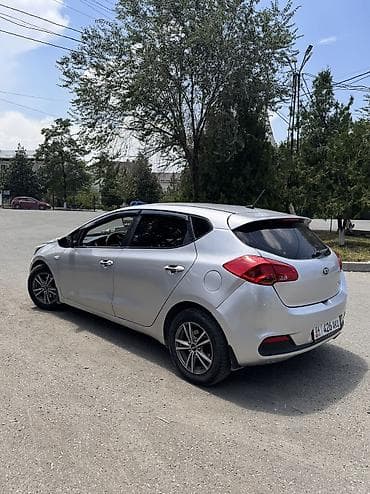 byd e6: Kia Ceed: 2013 г., 1.6 л, Механика, Бензин, Хэтчбэк — 5