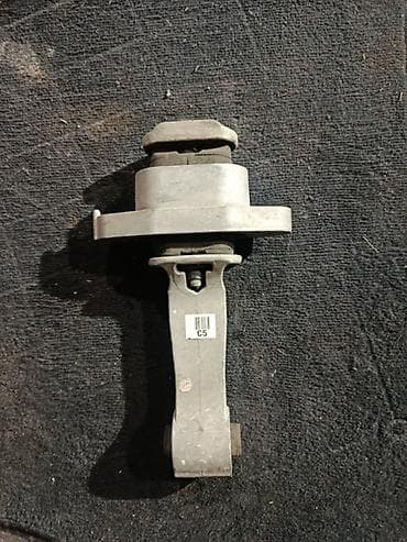 logitech c525: Подушка коробки передач Kia 2018 г., Оригинал — 2