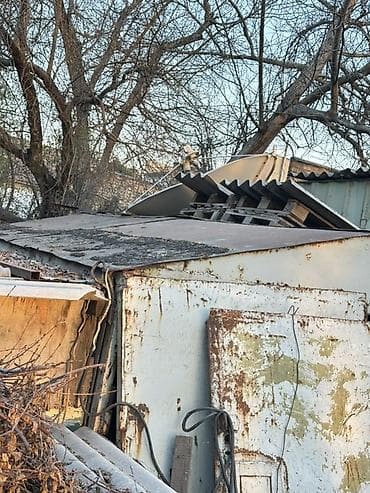 Продаю гараж: Продаю гараж железный толстый метал двери все целые работает — 3